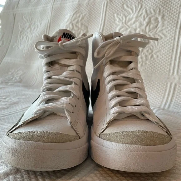 Nike Blazer Mid '77 High Top Sneakers Black/White 4.5Y/6W
Basketball Vintage - Picture 4 of 9